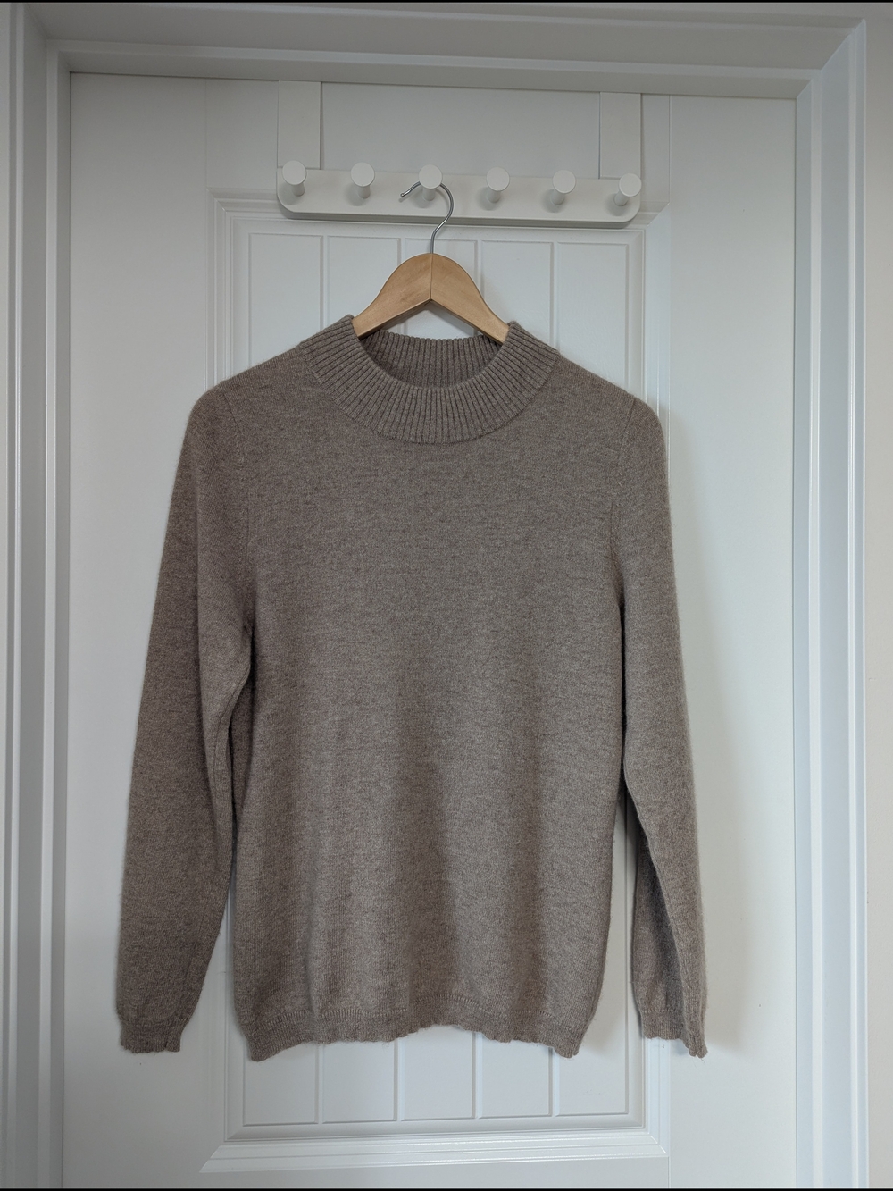 Cashmere Beige Mockneck Sweater Size Small